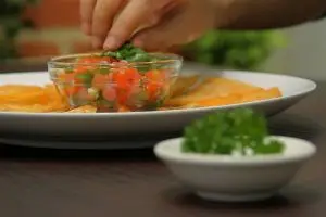 Bikin sendiri Classic Pico de Gallo with Tortilla Chips kamu, yuk!